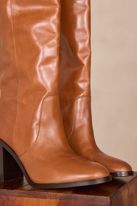 100% leather VANESSA boots;${refinementColor}
