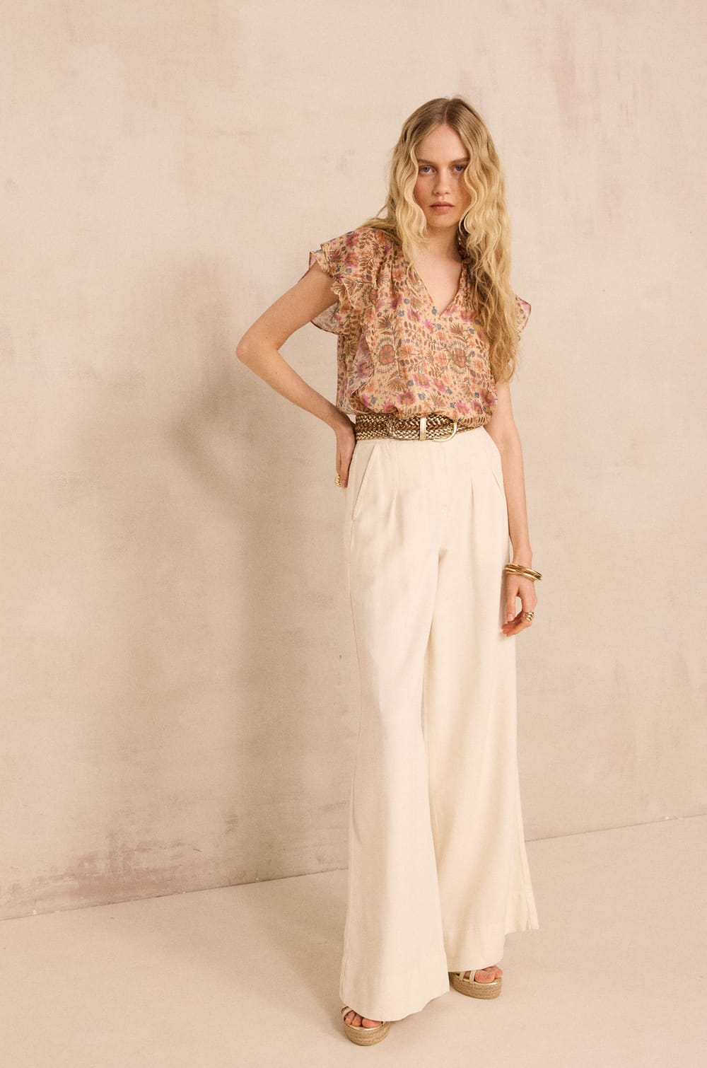 SCARLET sleeveless ruffled printed top;${refinementColor}