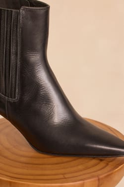 Bottines &agrave; talons bas en cuir ODILE;${refinementColor}