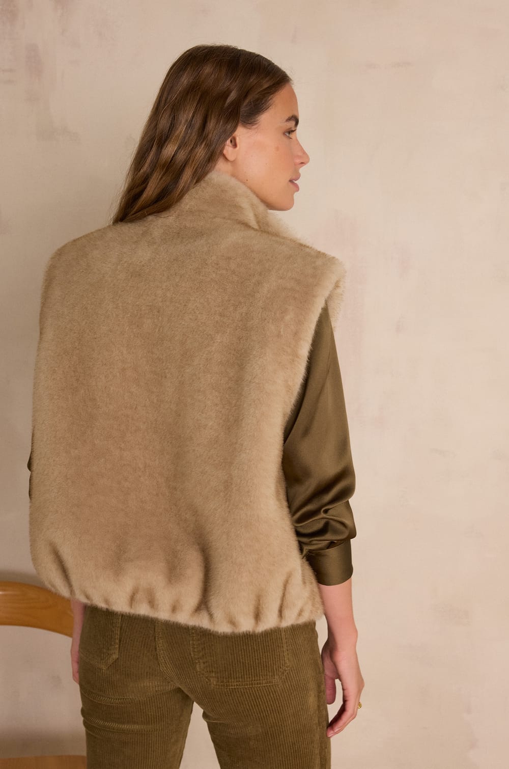 SUZANNE Sleeveless Fluffy Cardigan;${refinementColor}