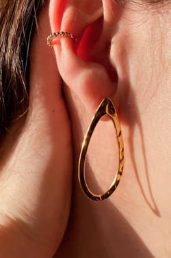 Boucle d'oreilles goutte martelée Bijoux Léone;${refinementColor}