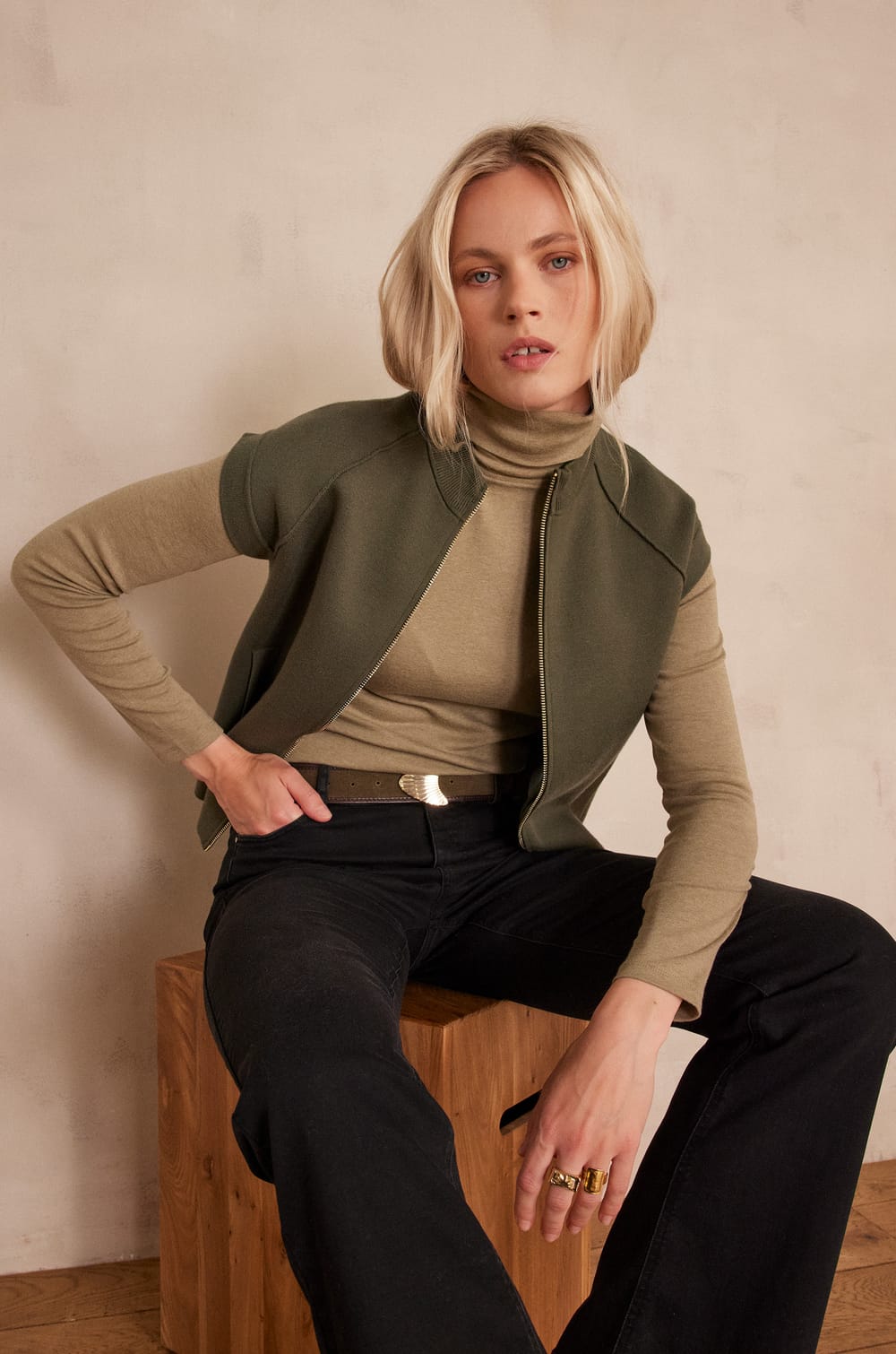BATISTA Sleeveless Jacket;${refinementColor}