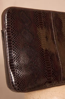 LEON leather pouch;${refinementColor}