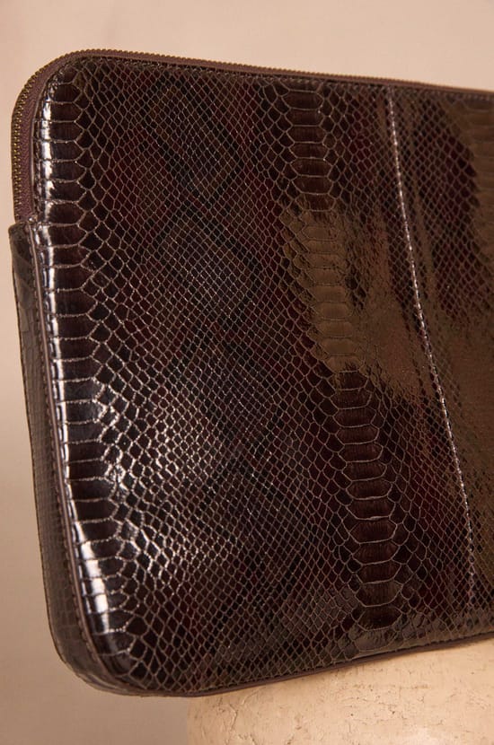 LEON leather pouch;${refinementColor}