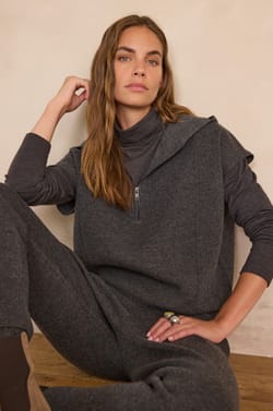 BERY short-sleeved jacket in 100% wool;${refinementColor}