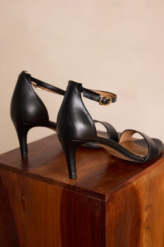 100% leather VERA high-heeled sandals;${refinementColor}