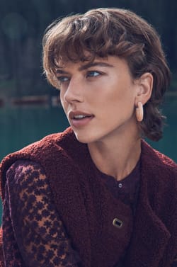 Embroidered CAMOMILLE blouse in cotton;${refinementColor}