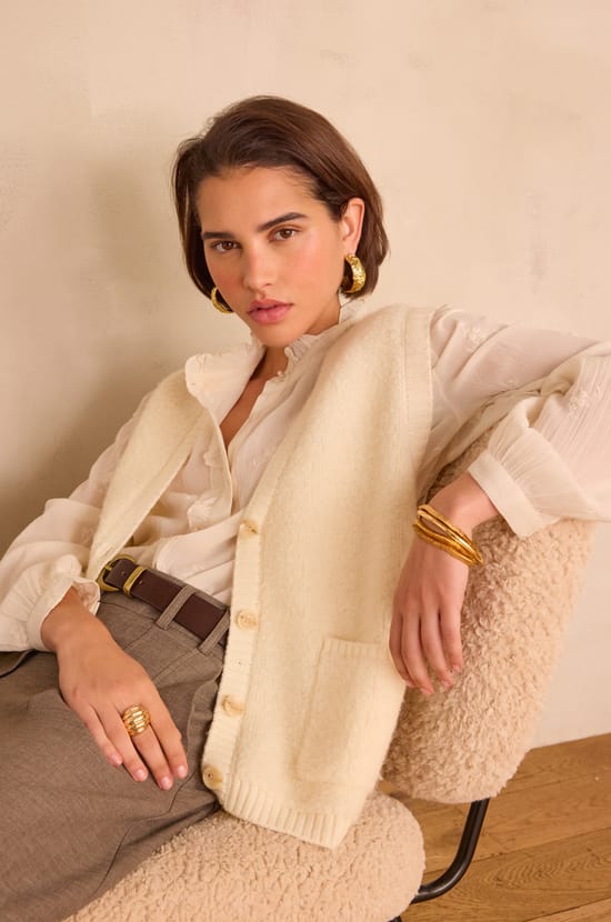 BORIS sleeveless cardigan in 100% wool;${refinementColor}