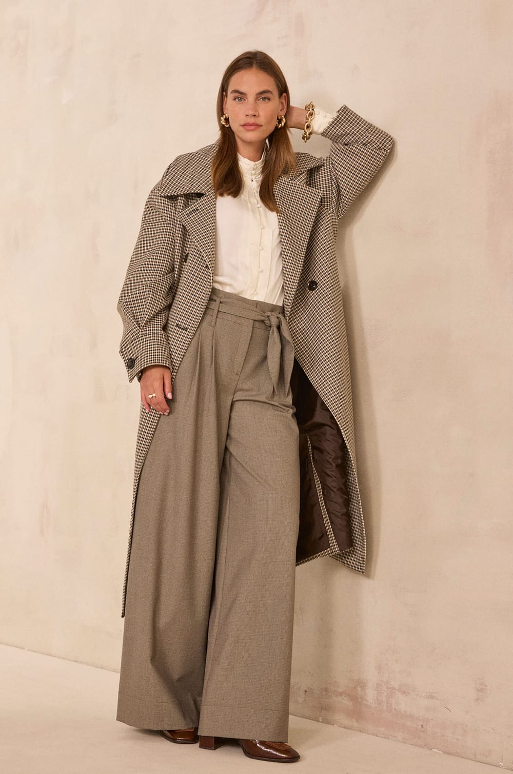 Wide beige pants in LILY;${refinementColor}