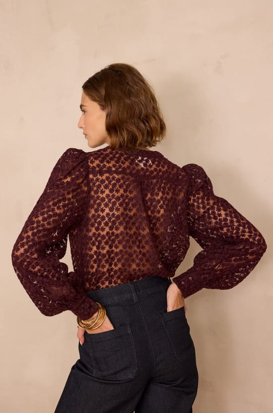Embroidered CAMOMILLE blouse in cotton;${refinementColor}