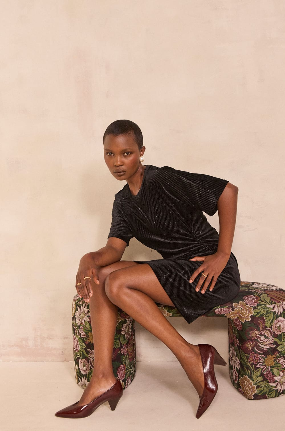 Short shimmering velvet dress PAIGE;${refinementColor}