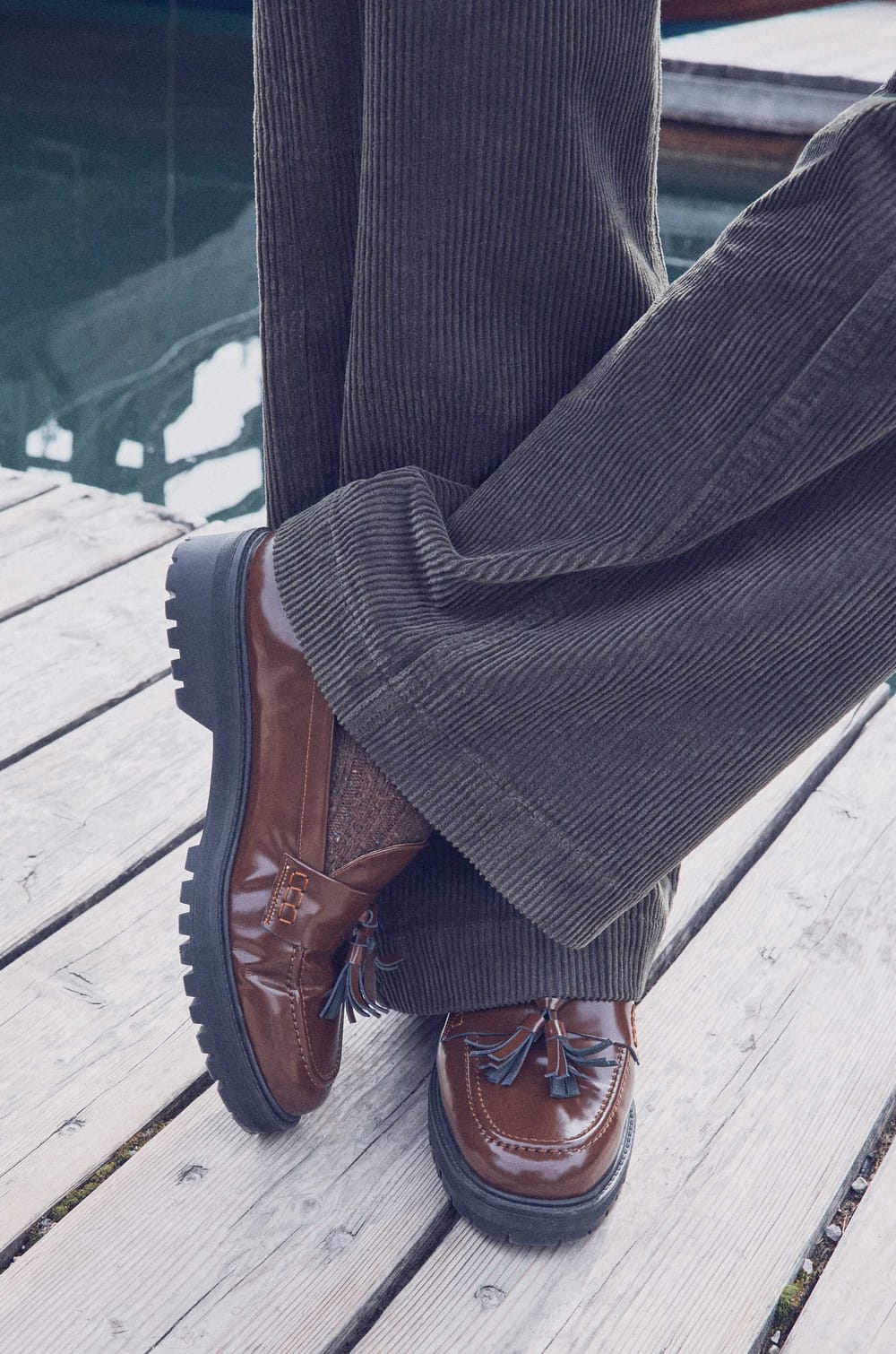VALENTIN leather loafers;${refinementColor}