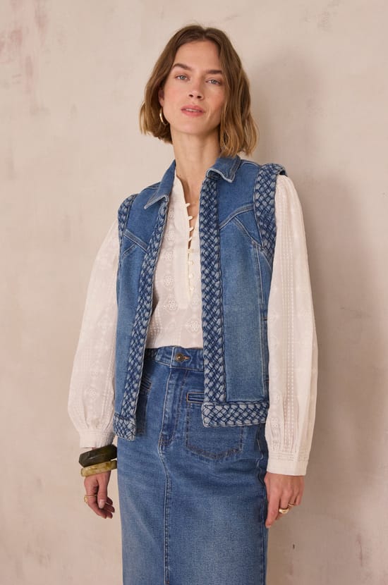 DELICE 100% cotton blouse with floral embroidery;${refinementColor}