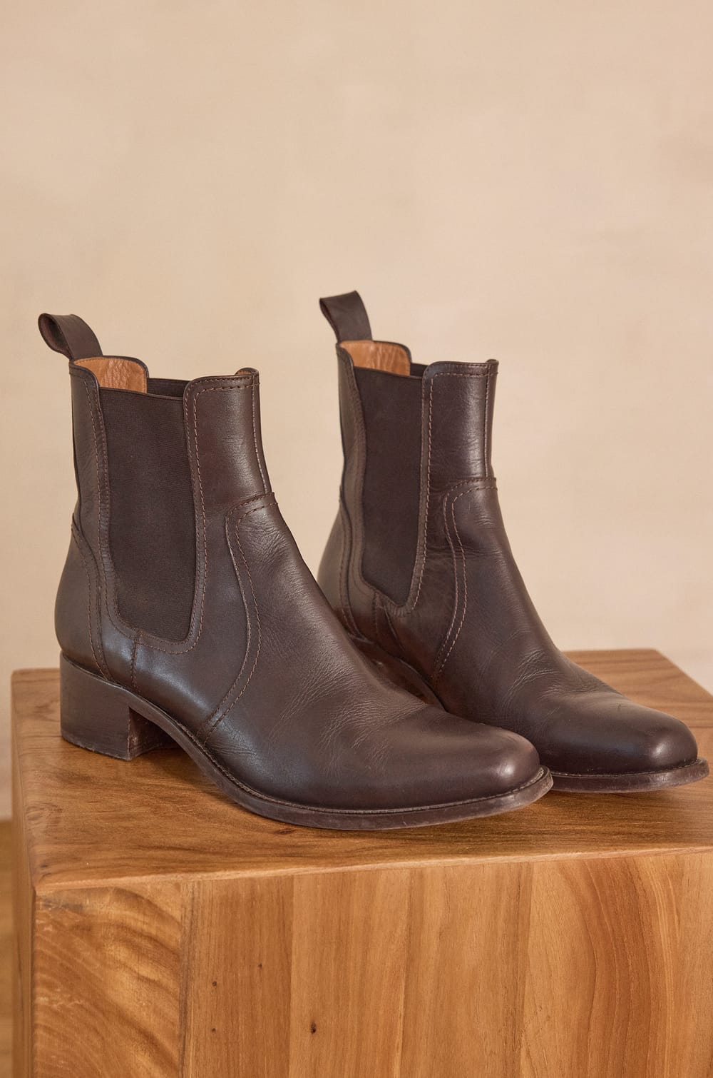 VANIA leather boots;${refinementColor}