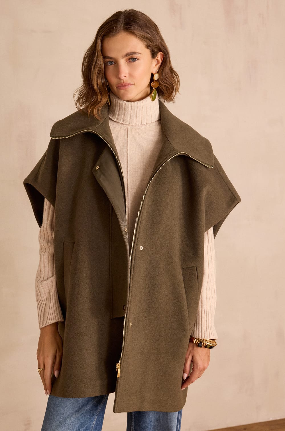 Cape DANDY en laine;${refinementColor}