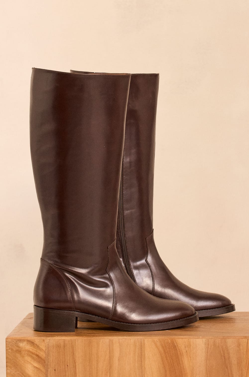 OLIVIA flat leather boots;${refinementColor}
