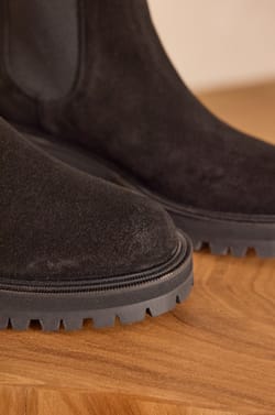 VICTOIRE leather boots;${refinementColor}