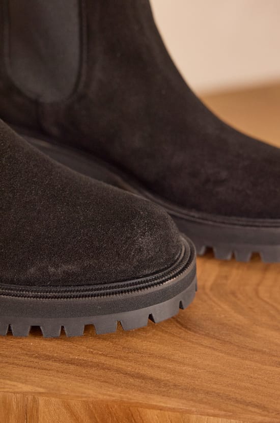 VICTOIRE leather boots;${refinementColor}