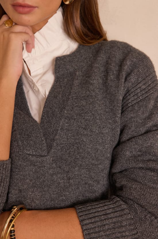 BALTHAZAR V-neck jumper in wool;${refinementColor}