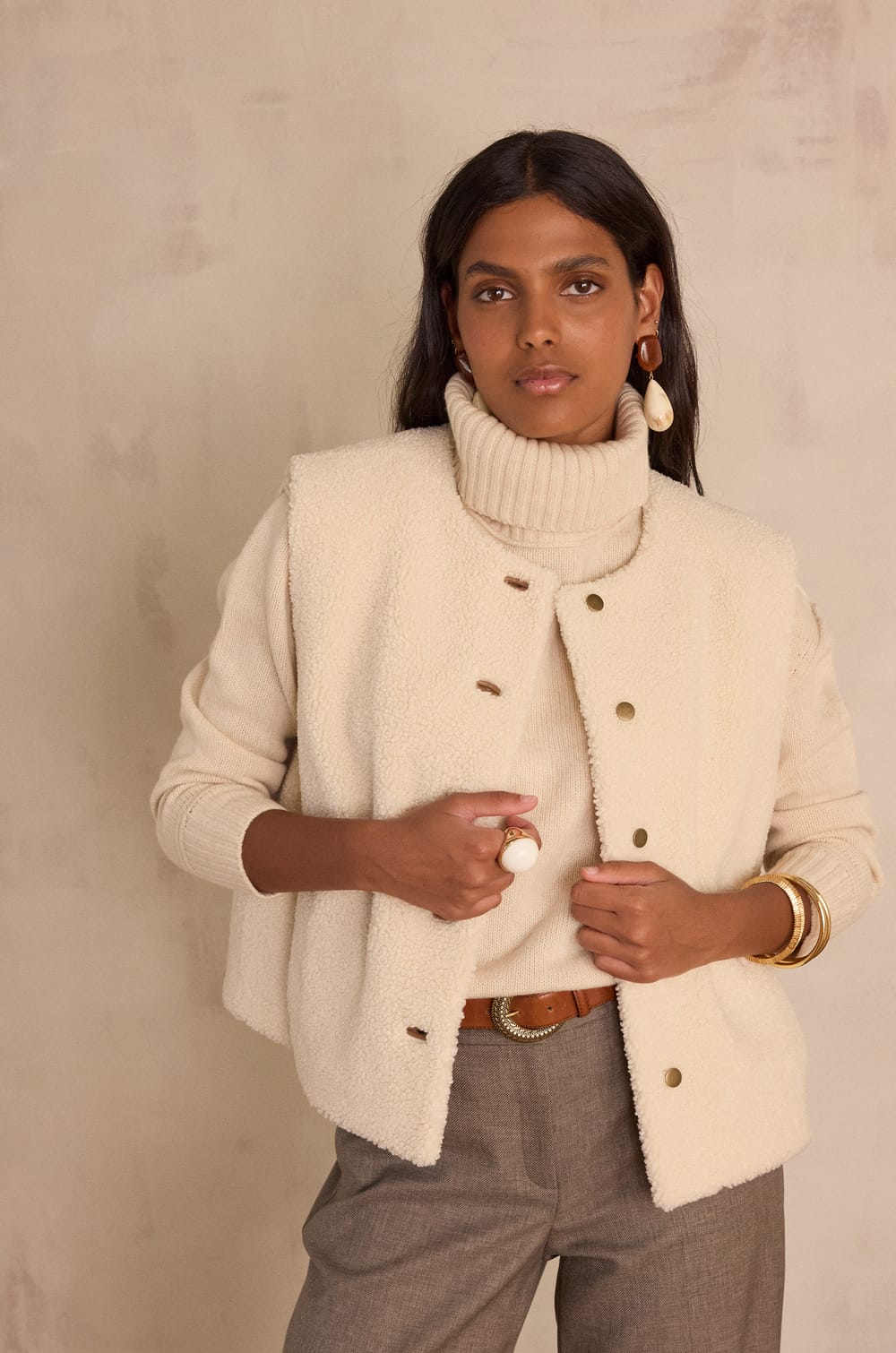 BROOKLYN sleeveless jacket;${refinementColor}