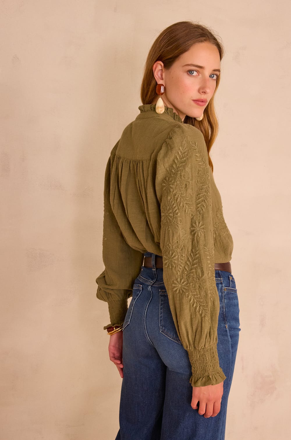 MALIA embroidered blouse in 100% cotton;${refinementColor}