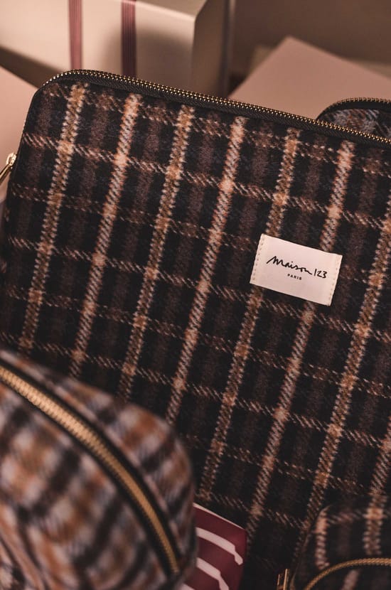 LIAM tartan toiletry bag;${refinementColor}