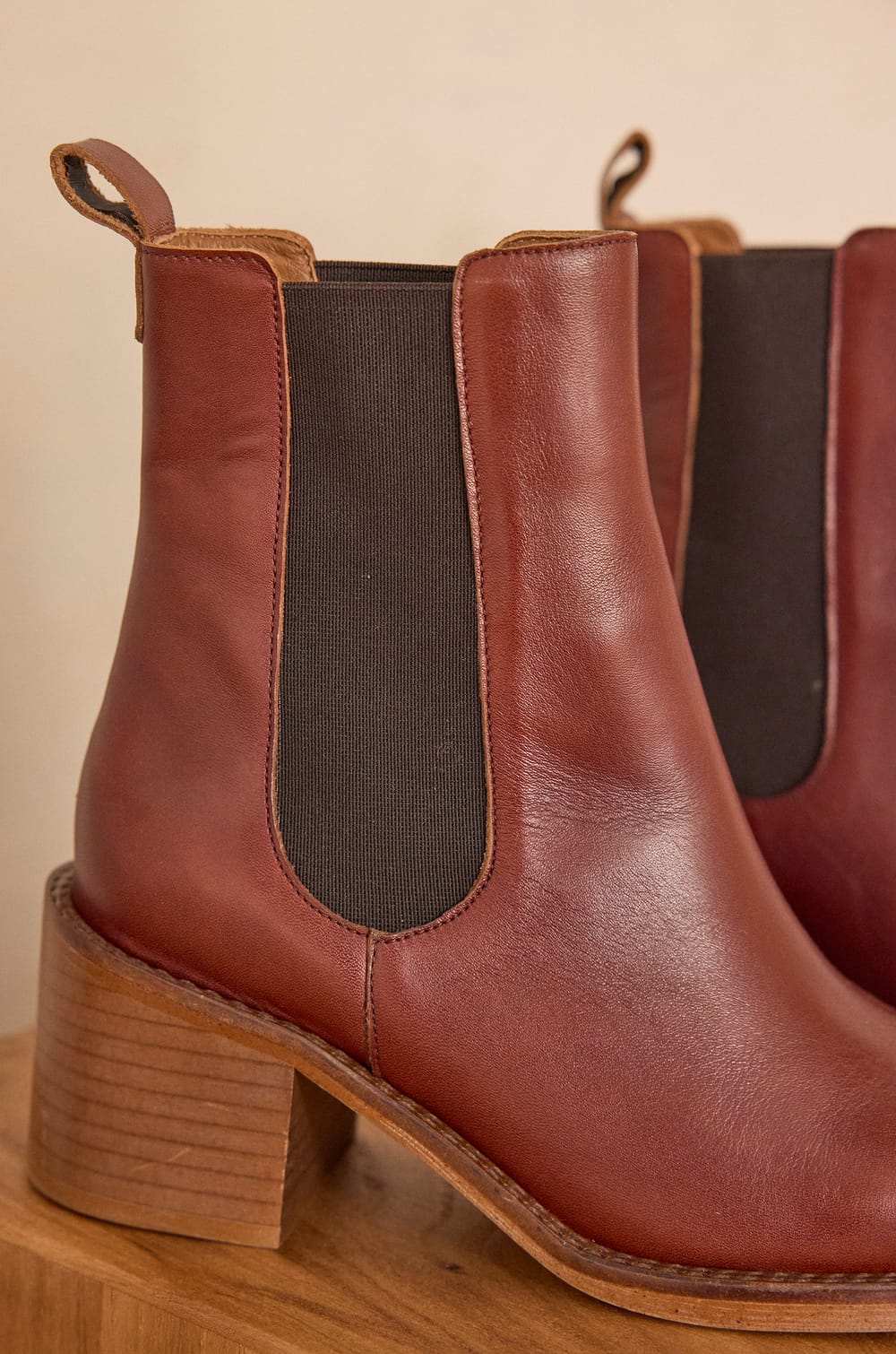 VALENTINA leather boots;${refinementColor}