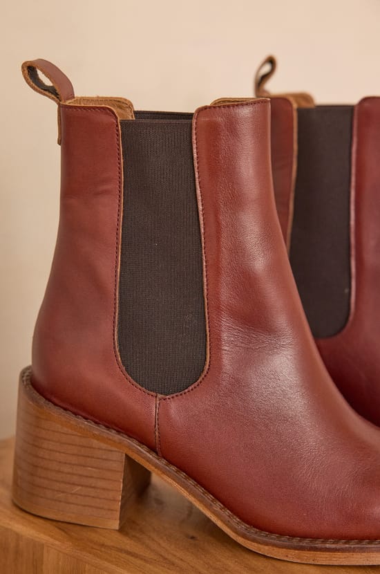 VALENTINA leather boots;${refinementColor}