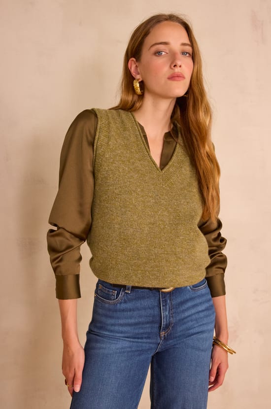 V-Ausschnitt Pullover BASILE 100% Wolle;${refinementColor}
