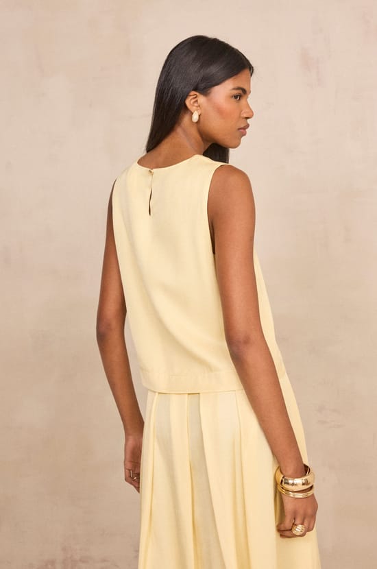 David sleeveless top;${refinementColor}