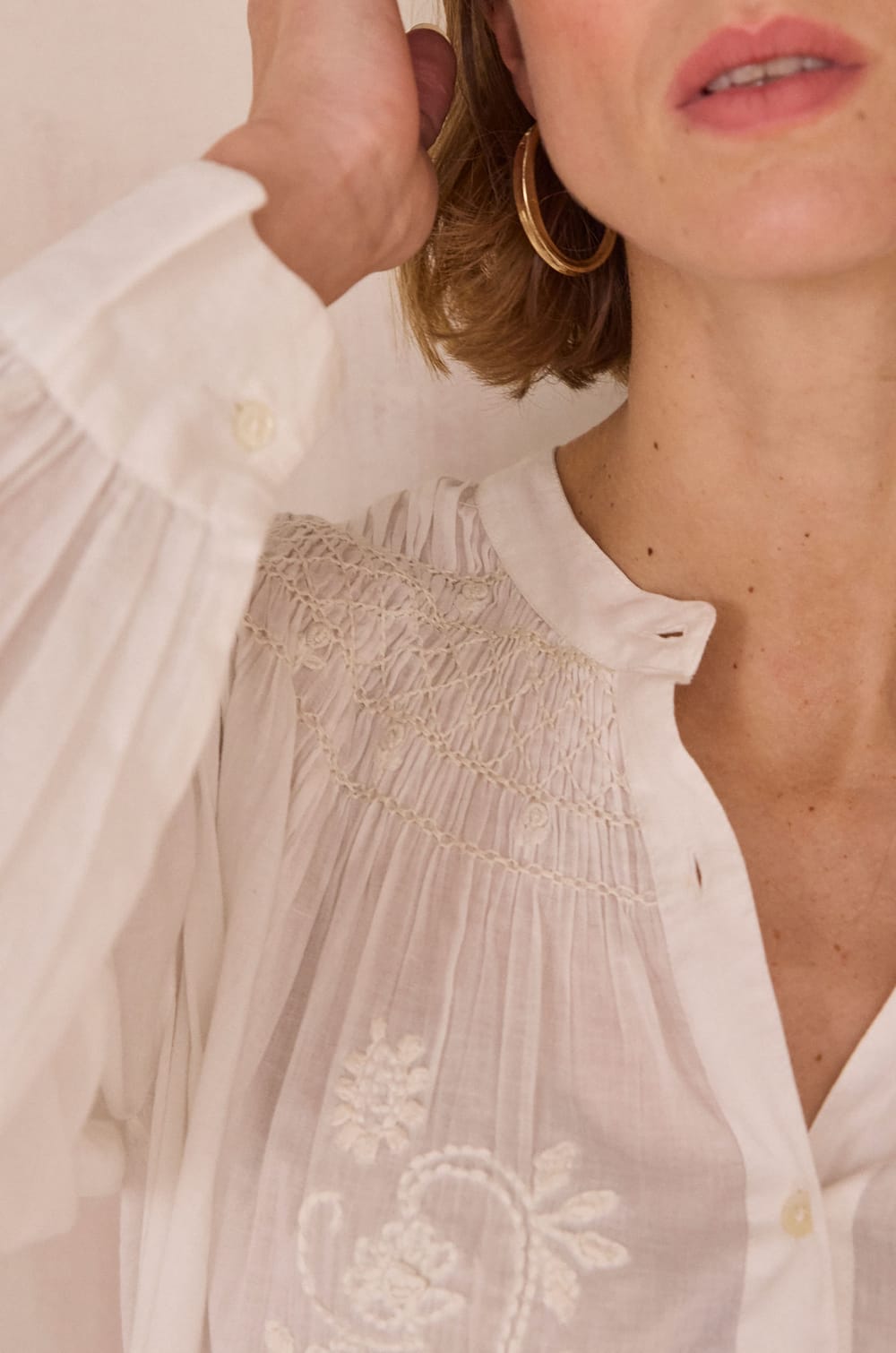 DARCIE floral embroidery blouse in 100% cotton;${refinementColor}