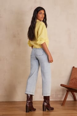 LEA cropped jeans in denim;${refinementColor}