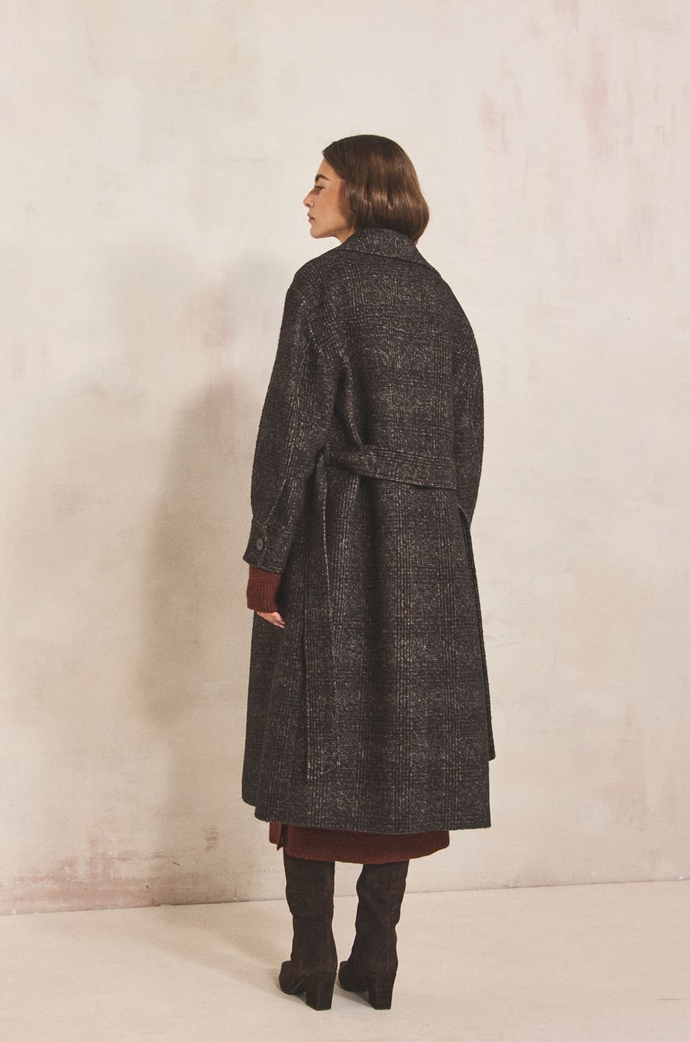 Long belted coat in blended wool DJOVANNI;${refinementColor}