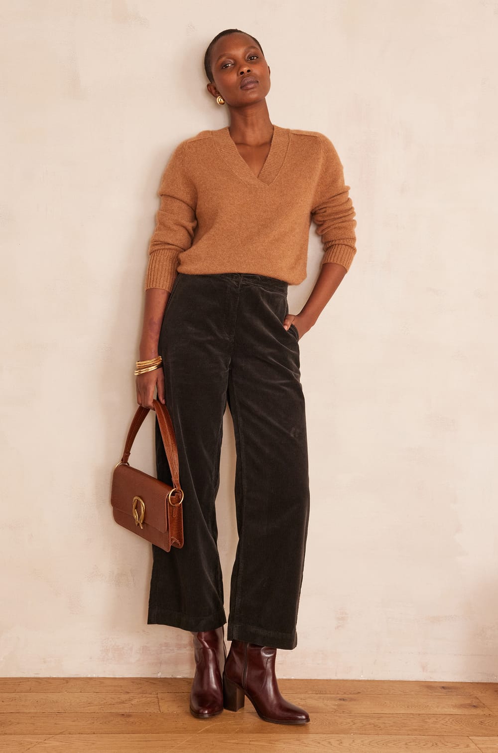 V-neck jumper in 100% 4-ply cashmere BRYTON;${refinementColor}