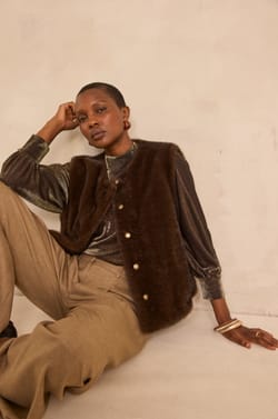 Brooklyn fluffy effect sleeveless vest;${refinementColor}