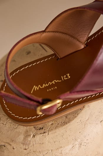 Flat sandals made of 100% leather SOAN;${refinementColor}