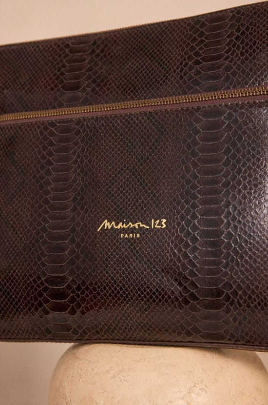 LEON leather pouch;${refinementColor}
