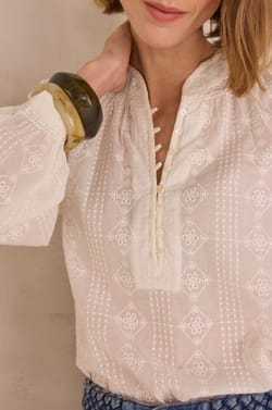 Blouse &agrave; broderies florales en 100% coton DARCIE;${refinementColor}