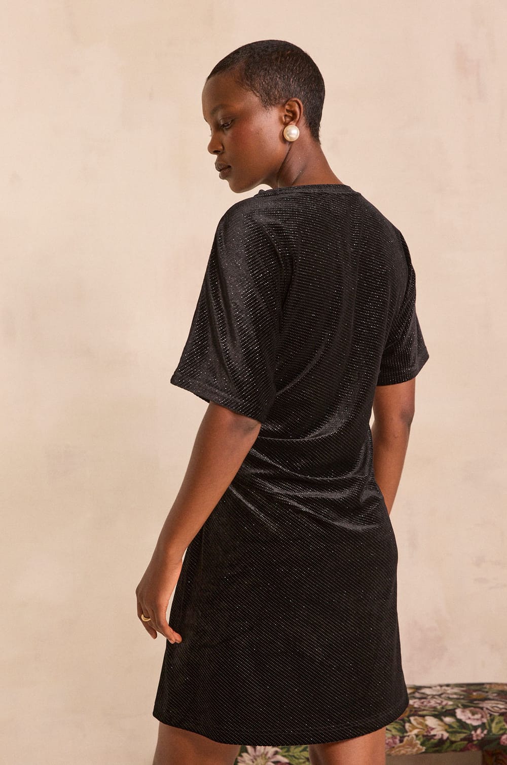 Short shimmering velvet dress PAIGE;${refinementColor}