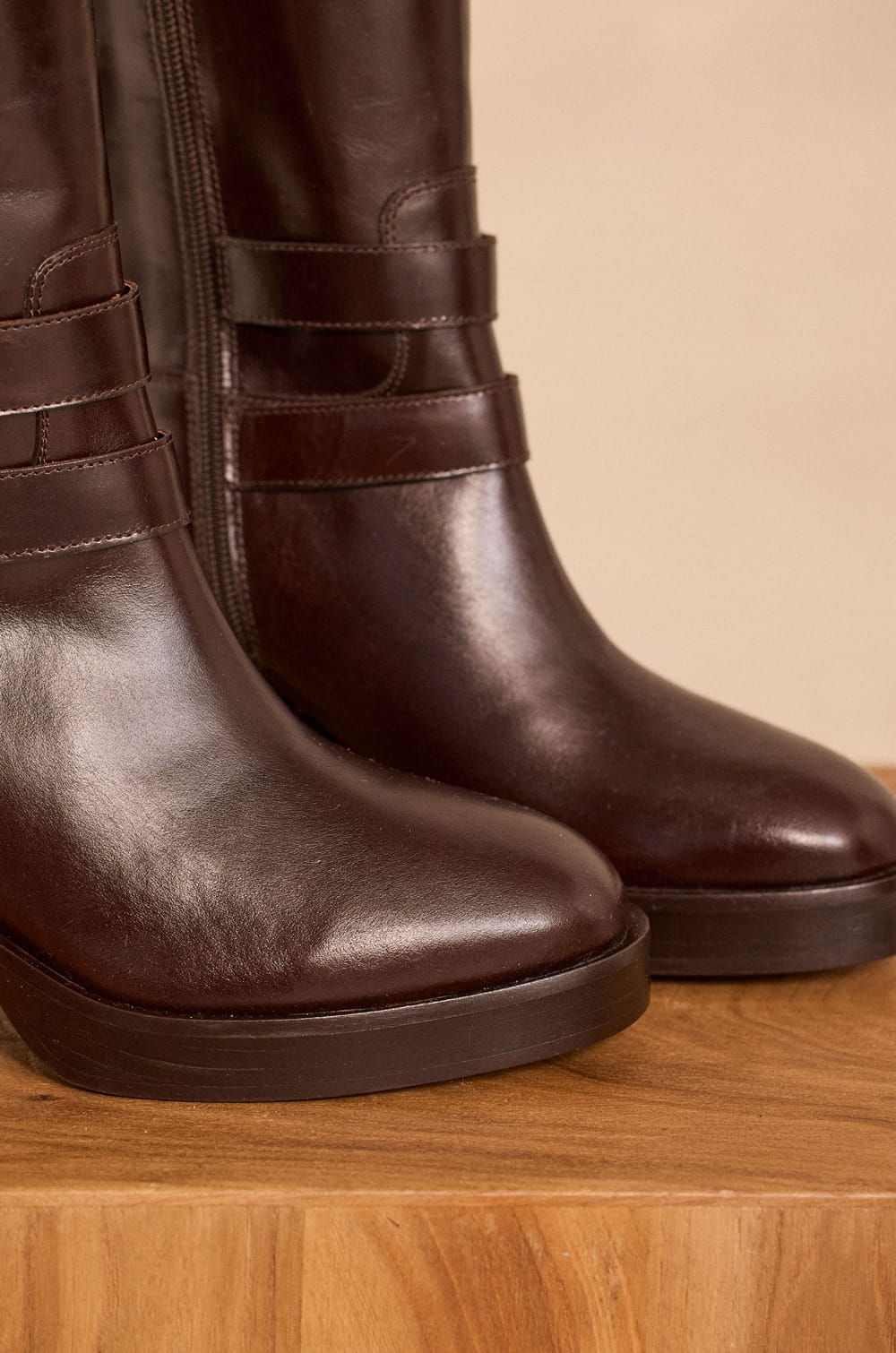 OLIVER leather high-heeled boots;${refinementColor}