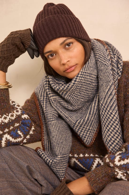 Navy scarf RIVA;${refinementColor}
