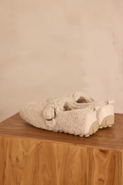 VOLF Slippers;${refinementColor}