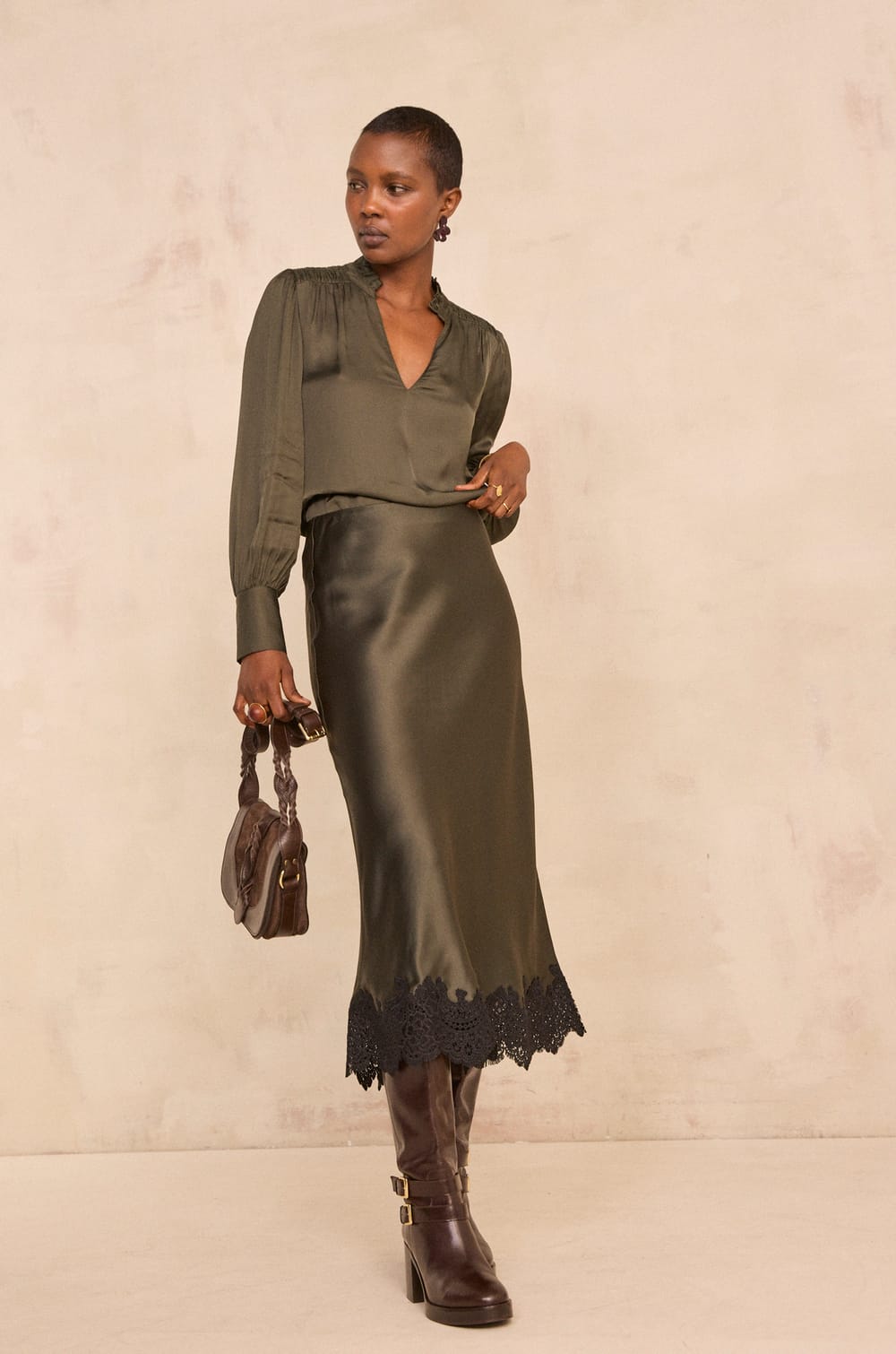 Khaki straight skirt with lace ODILE;${refinementColor}