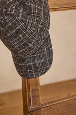 Casquette HARMONY &agrave; carreaux;${refinementColor}