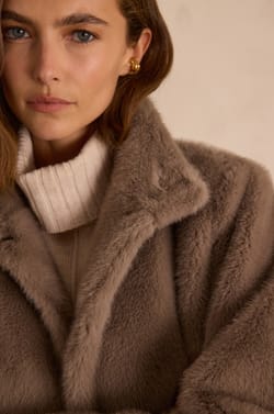 Fluffy DELICE coat;${refinementColor}
