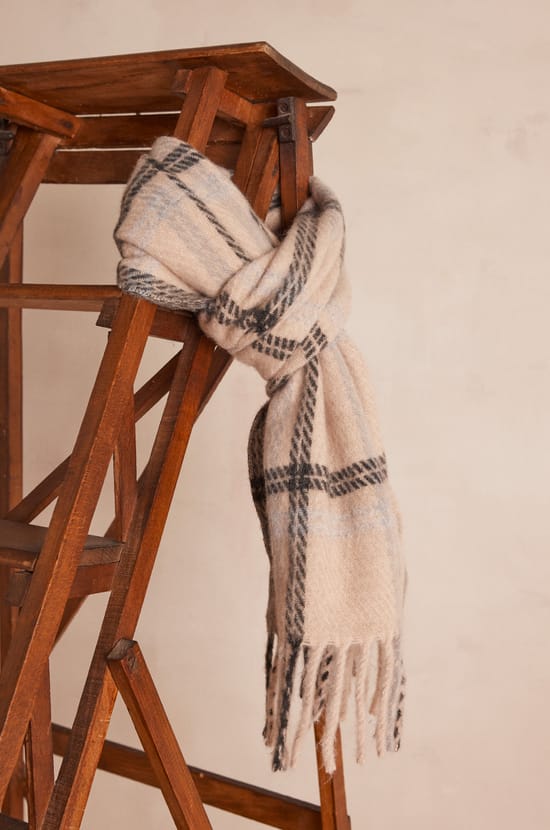 TANIA fine check SCARF;${refinementColor}