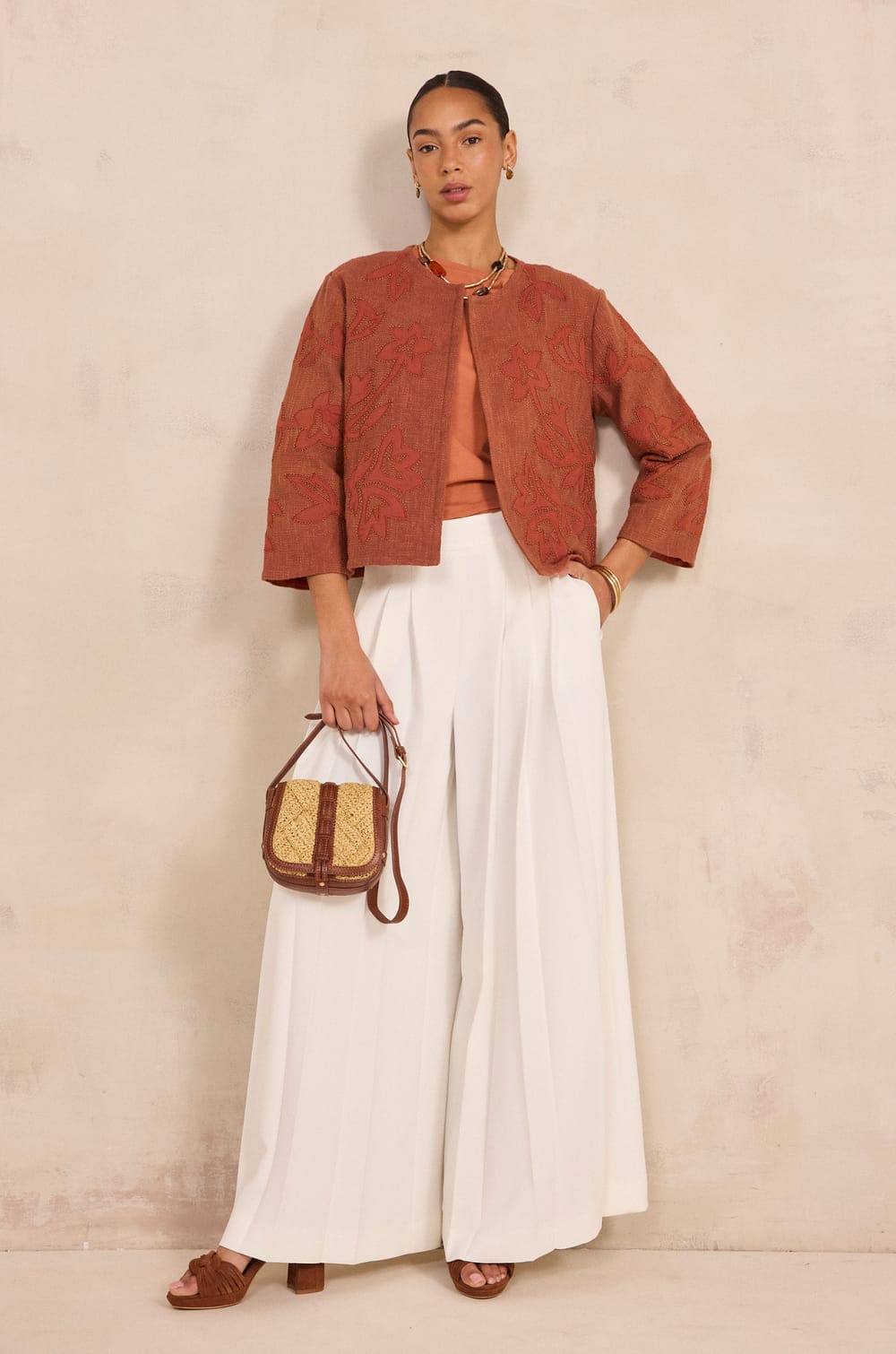 Veste brod&eacute;e &agrave; manches 3/4 en coton VITALIE;${refinementColor}