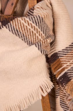 Cream scarf in mixed wool RAPHAEL;${refinementColor}