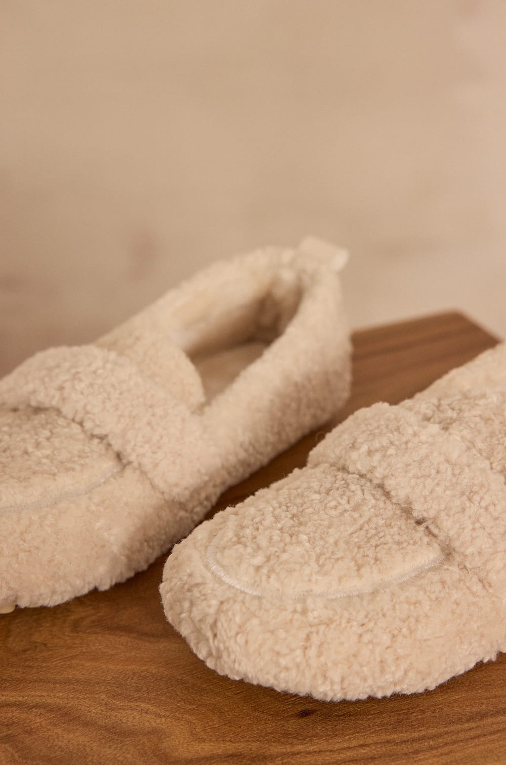 RALPH slippers;${refinementColor}