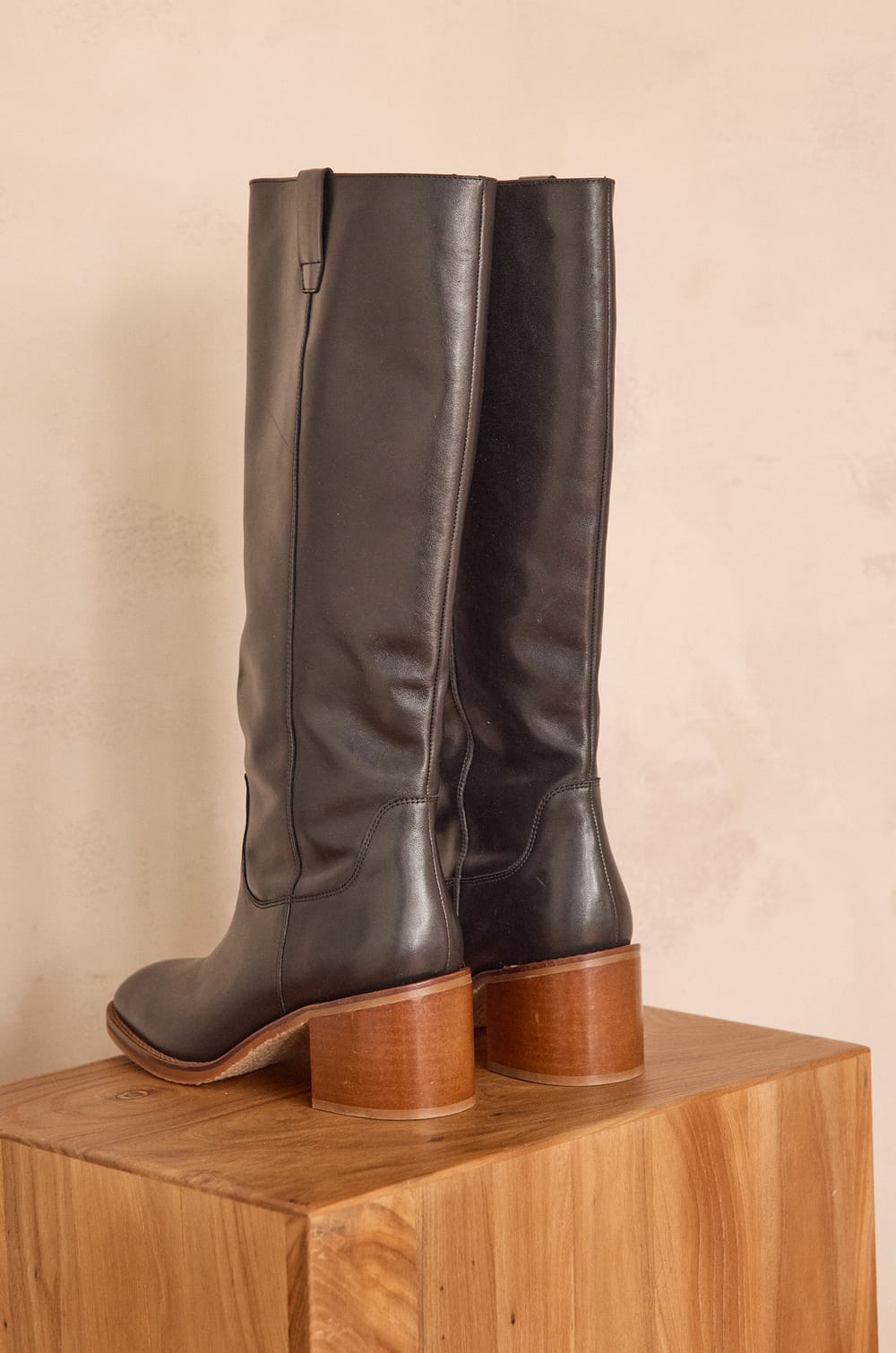 VICTORIA leather boots;${refinementColor}